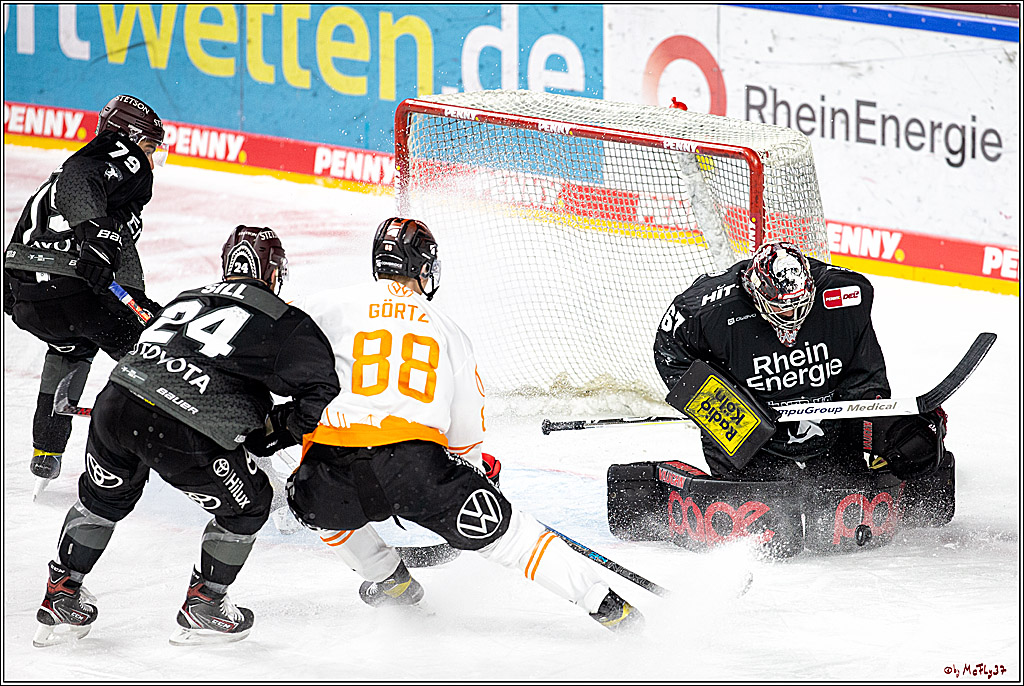 PENNY DEL;  Koelner Haie - Wolfsburg Grizzlys; Koeln, 17.03.2021